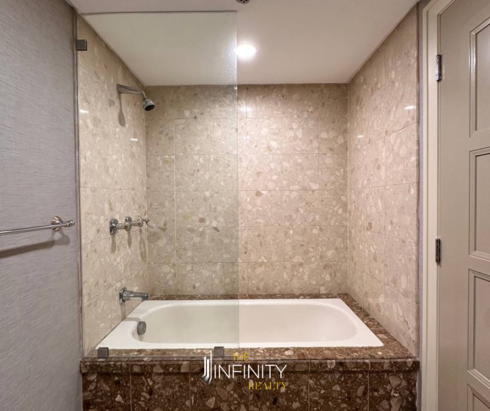 For Lease 3 Bedroom in Luna Gardens, Makati City, photo 11 of 11