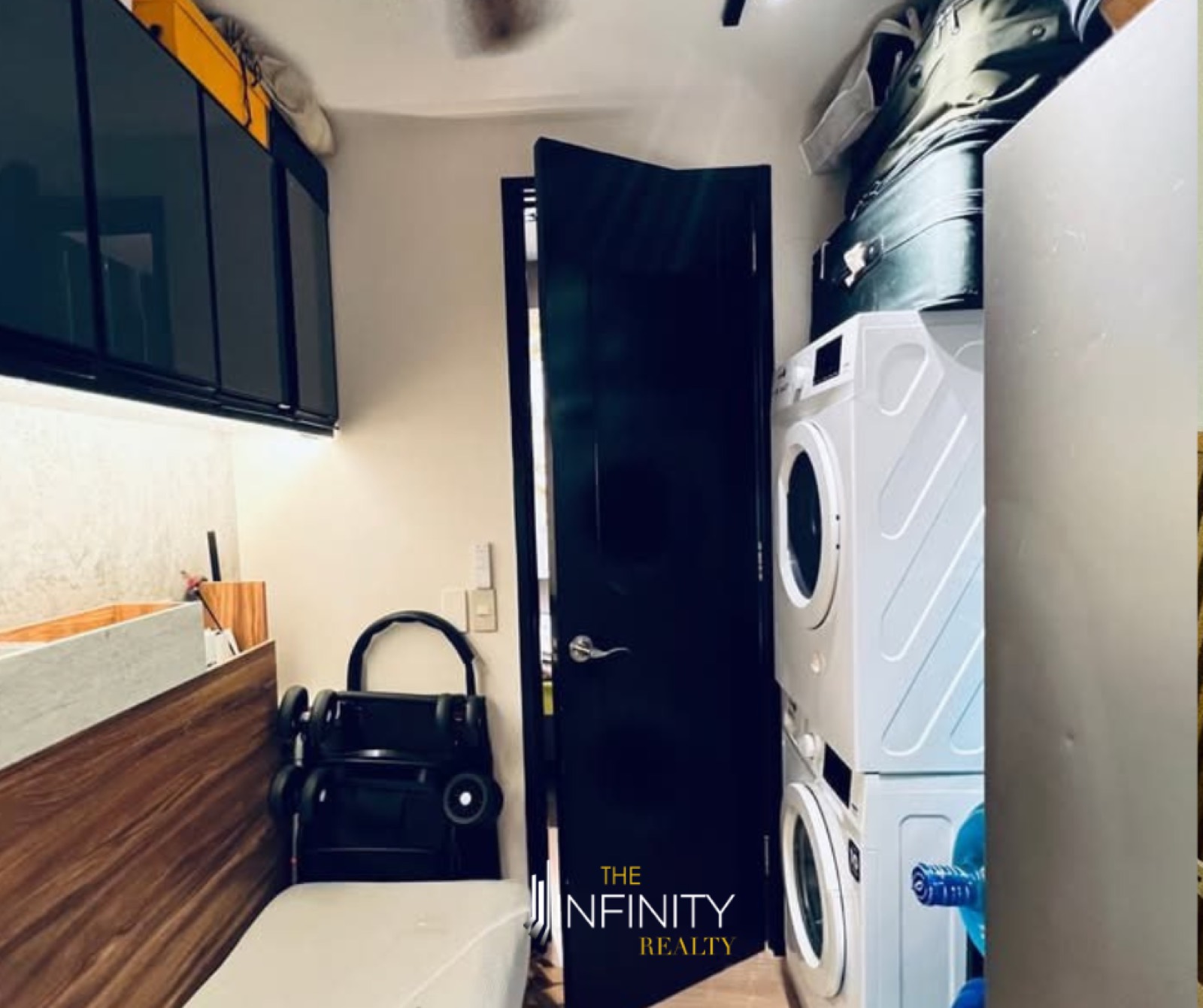 For Sale 2 Bedroom in Fairways Tower, Taguig City, photo 5 of 10