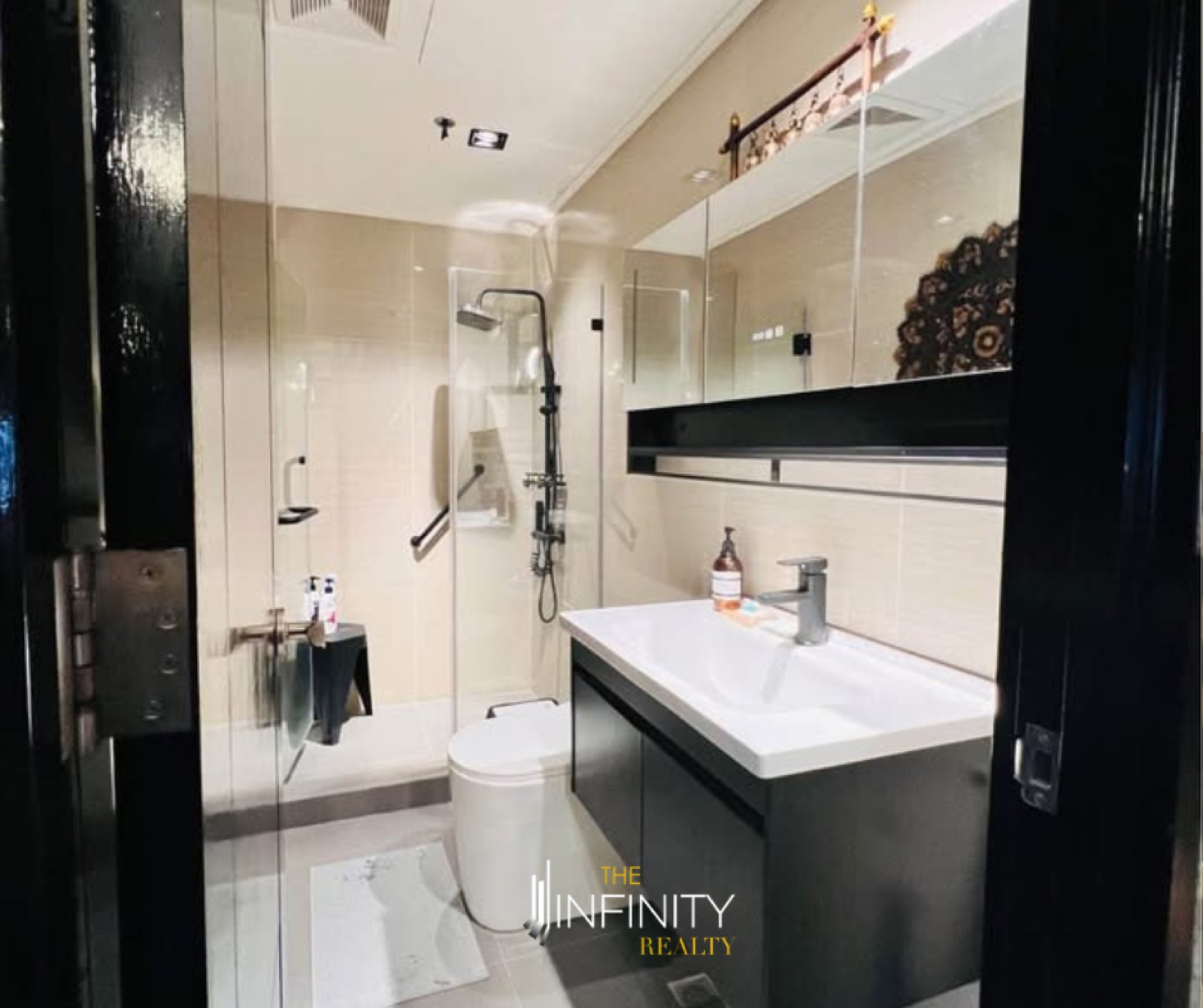 For Sale 2 Bedroom in Fairways Tower, Taguig City, photo 8 of 10