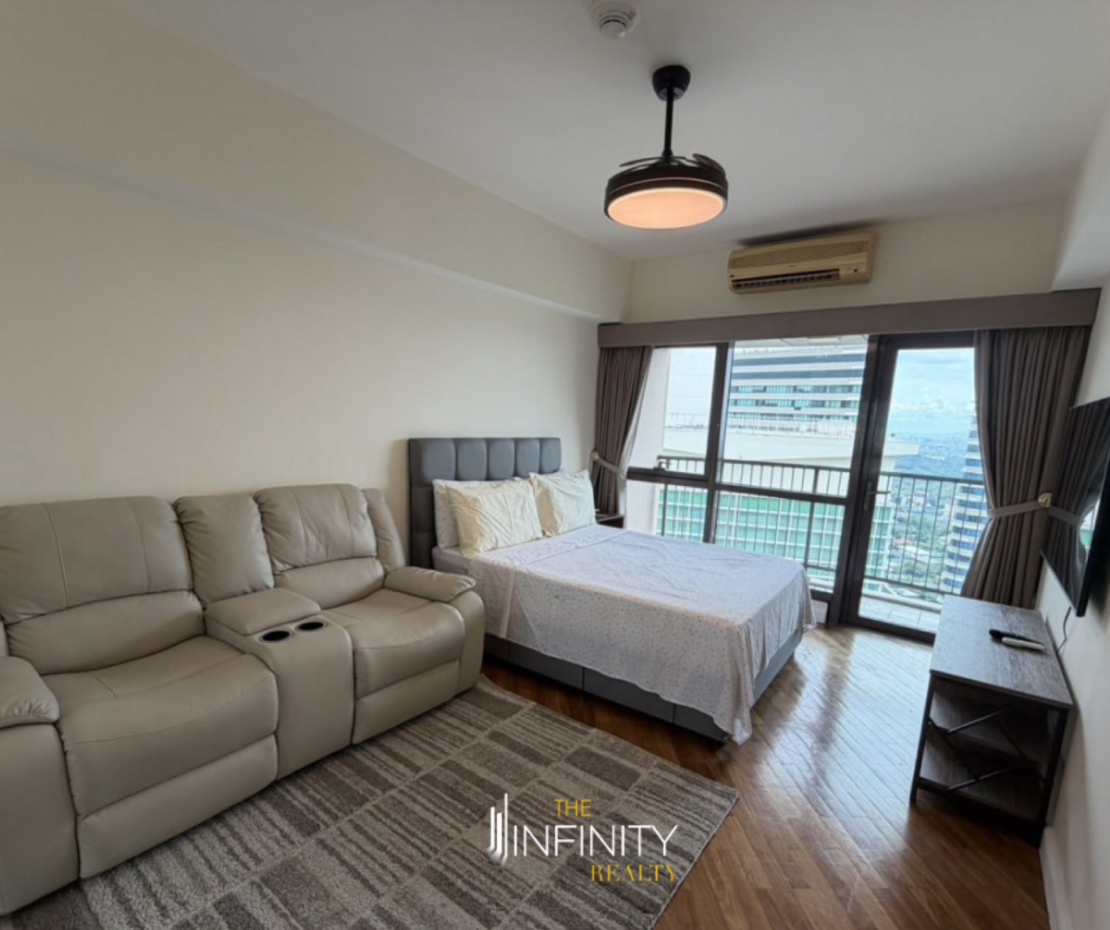 For Sale 1 Bedroom in Joya South, Makati City, photo 1 of 6