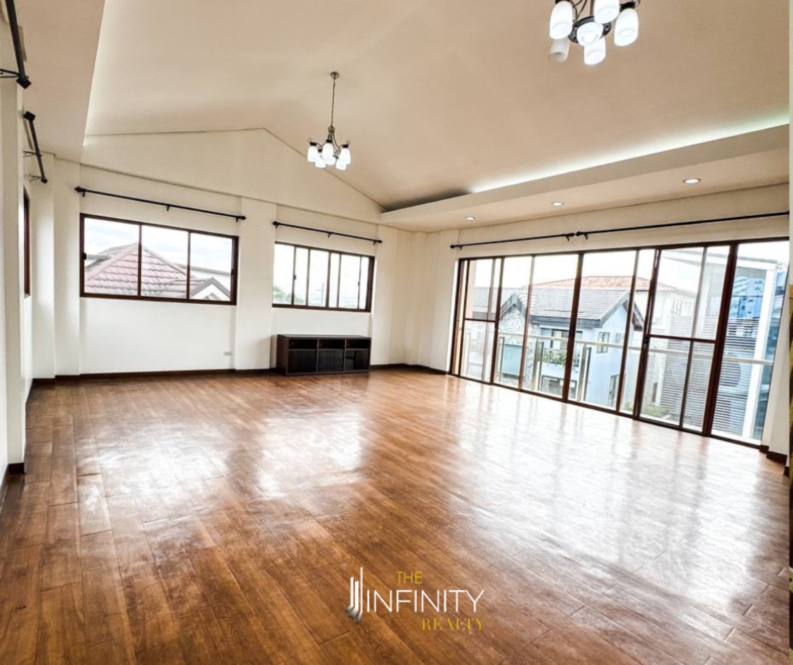 For Lease 6 Bedroom in McKinley Hill Village, Taguig City, photo 1 of 11