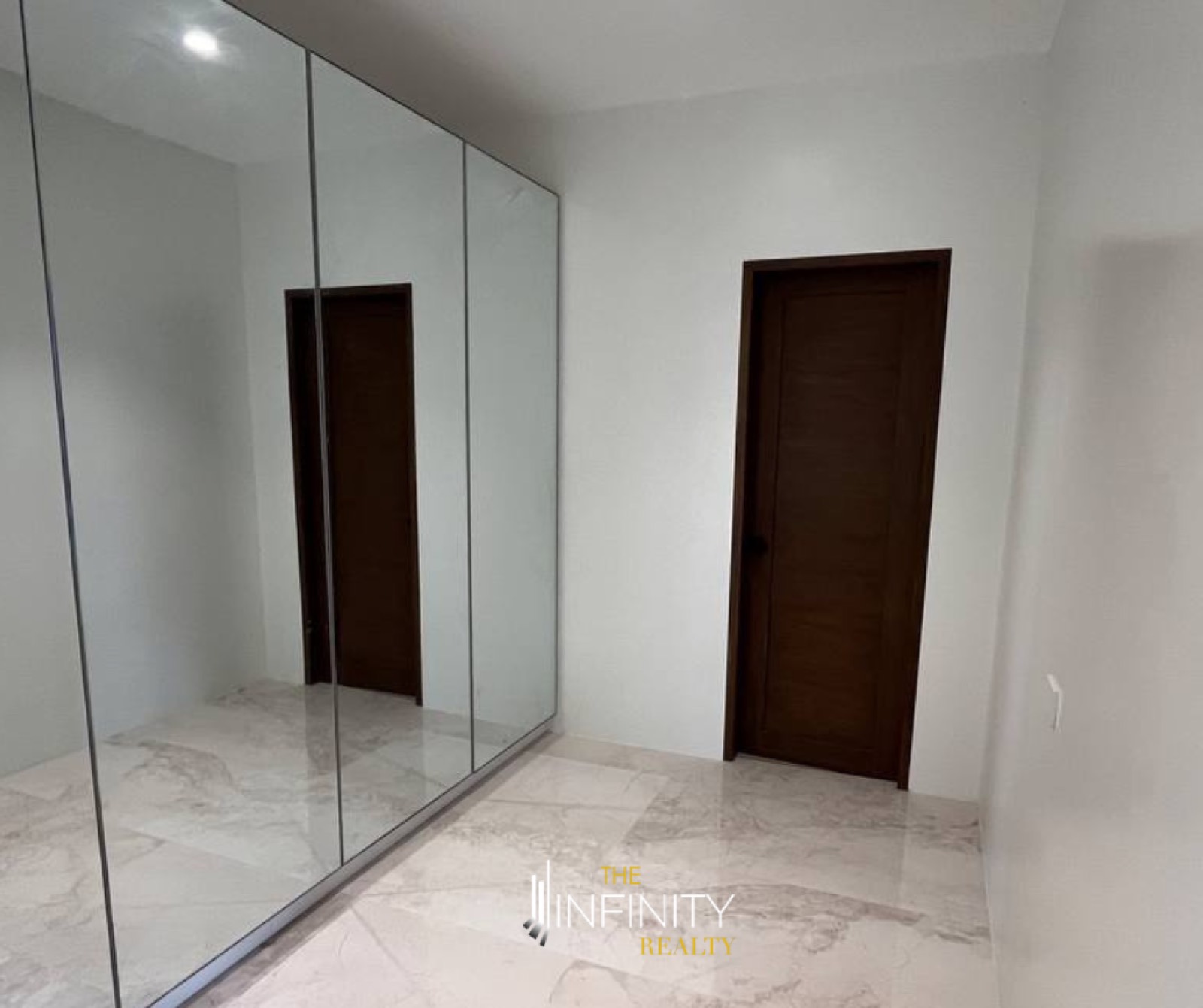 For Sale 5 Bedroom in Tandang Sora Barbara Royale, Quezon City, photo 5 of 8