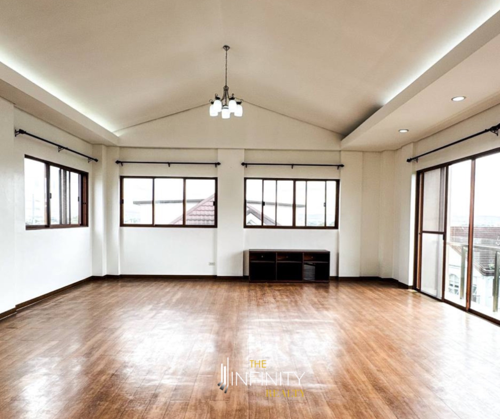 For Lease 6 Bedroom in McKinley Hill Village, Taguig City, photo 2 of 11