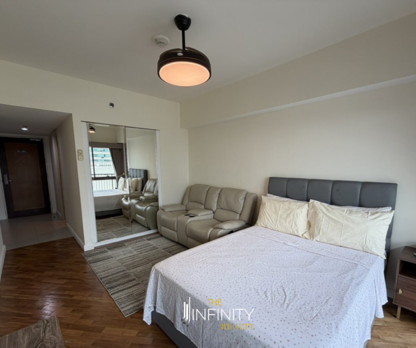For Sale 1 Bedroom in Joya South, Makati City, photo 2 of 6
