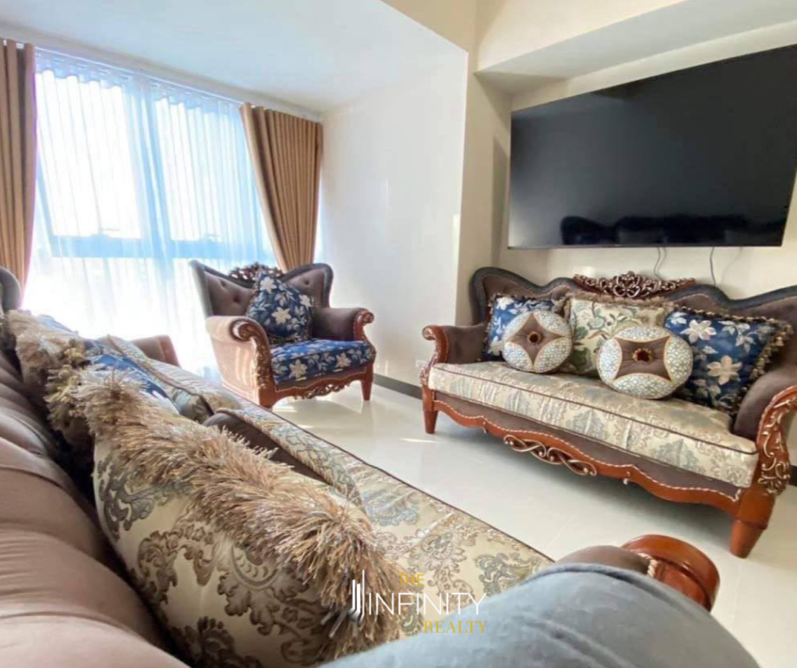 For Sale 2 Bedroom in Uptown Parksuites, Taguig City, photo 3 of 7