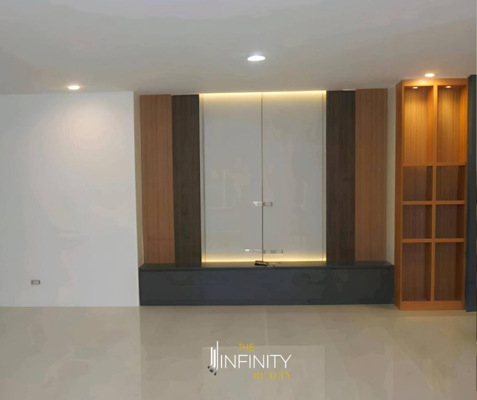 For Sale 4 Bedroom in Molave Park, Paranaque City, photo 3 of 15