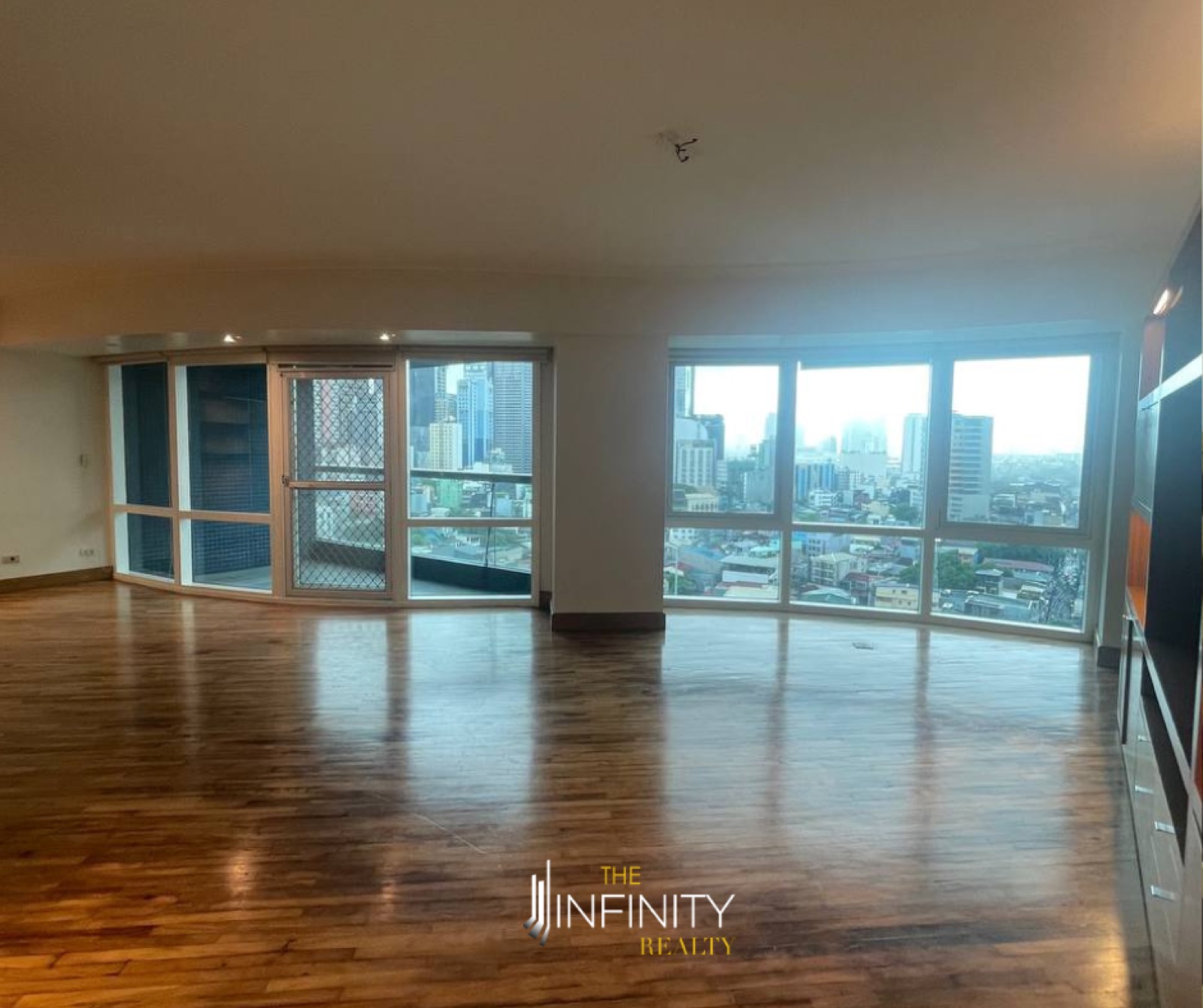 For Lease 3 Bedroom in Luna Tower, Makati City, photo 2 of 17
