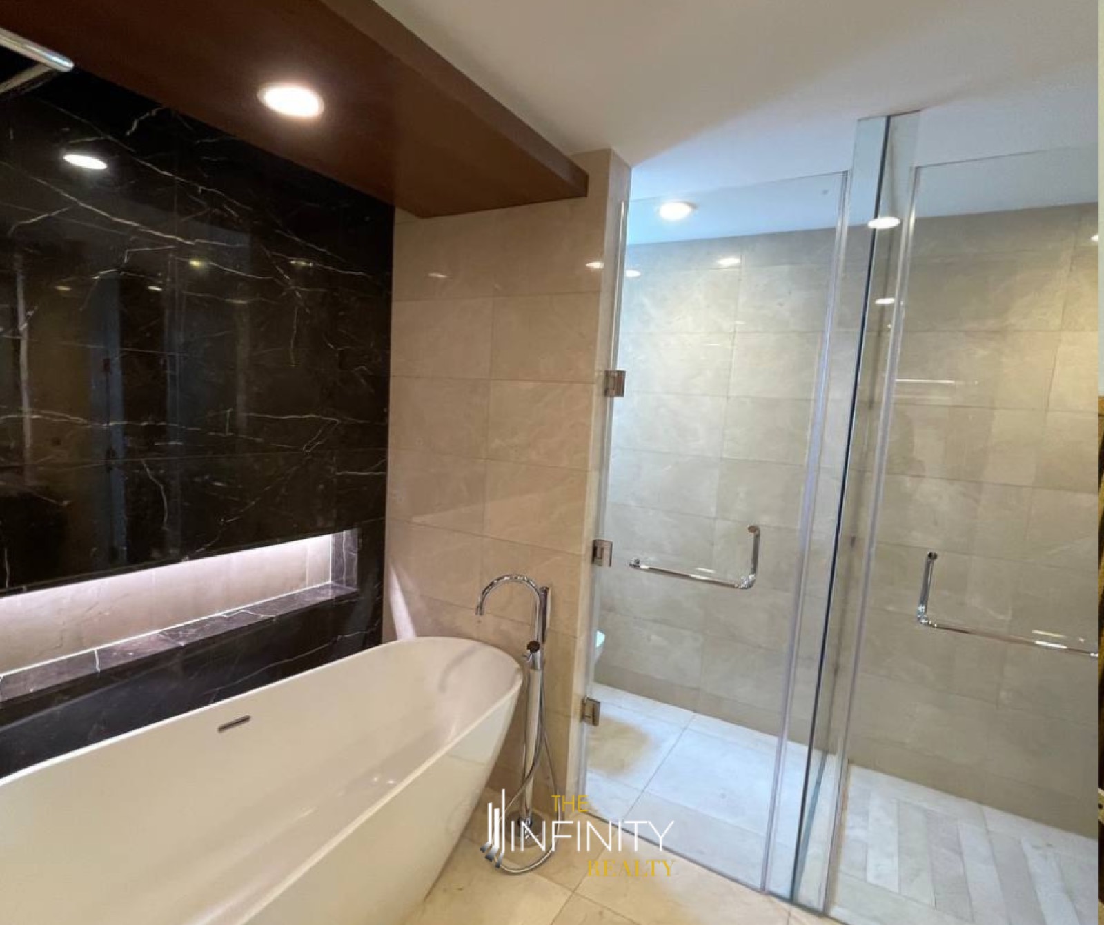 For Lease 3 Bedroom in Salcedo Two Roxas Triangle, Makati City, photo 18 of 19